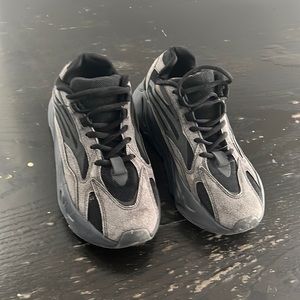 Yeezy 700 vanta (used)
